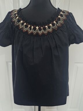 Old Navy Size Large Off Shoulder embroidered top